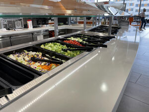 Most dining halls at SU have a salad bar. 