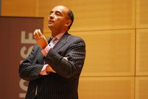  Kwame Anthony Appiah, a Princeton University professor, discussed the link between modern identity and social norms in the S.I. Newhouse School of Public Communications on Tuesday night.