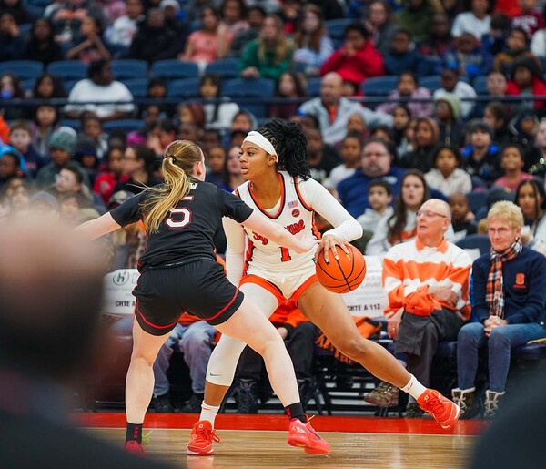 SU falls to SMU 72-71 in OT on Nya Robertson's last-second make